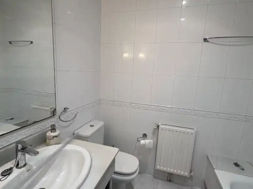 Flat for rent in Rúa de Bonaval, 17, Campus Norte - San Caetano Bathroom of Flat for rent in Santiago de Compostela with Heating, Parquet flooring and Storage room