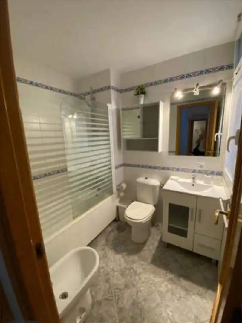 Bathroom of Flat for rent in Sevilla  with Heating and Furnished