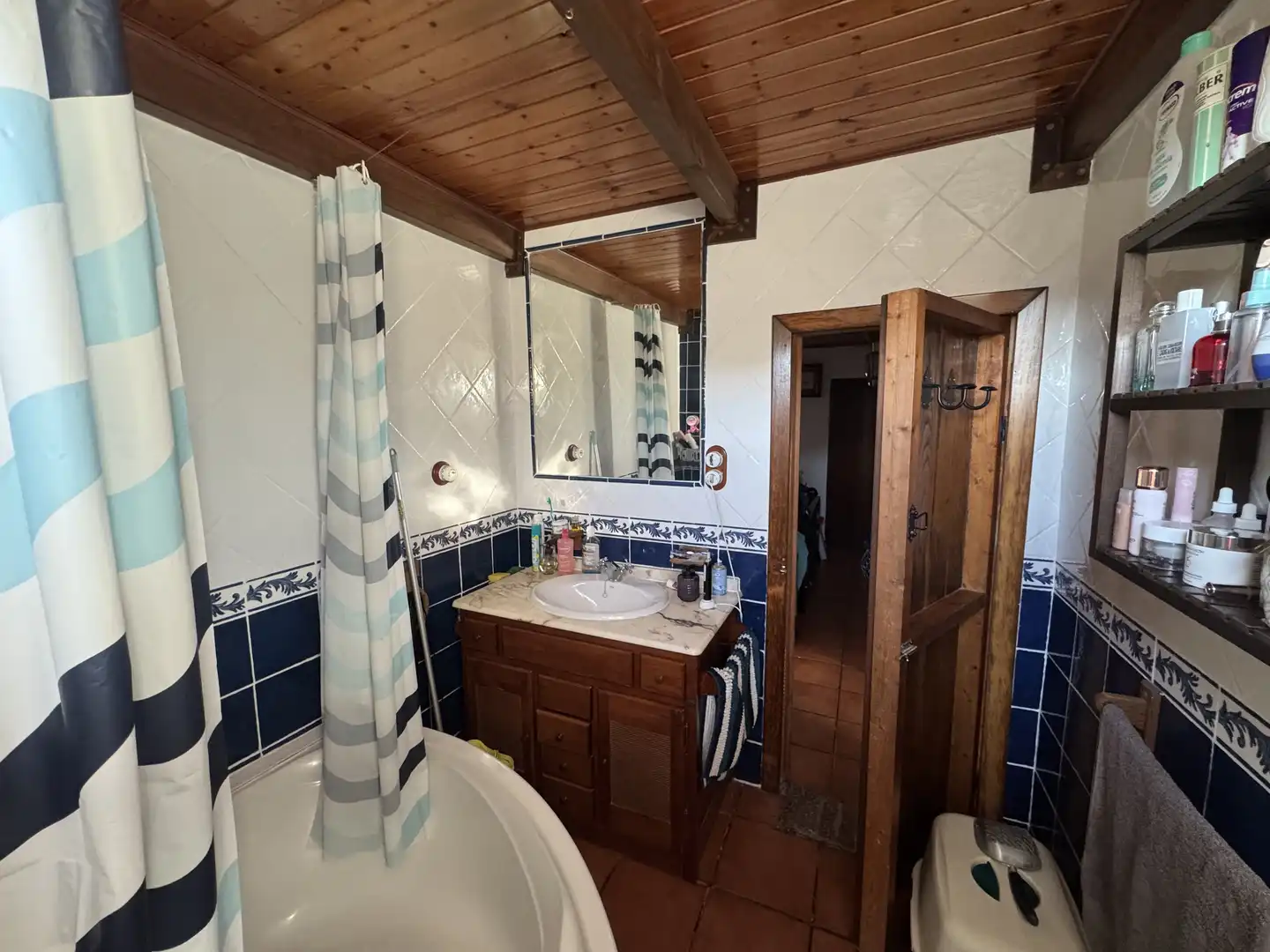 Detached homes for sale in Lugar la Mortera, 24, Parroquias Sur - La Manjoya Bathroom of Detached homes for sale in Oviedo with Balcony
