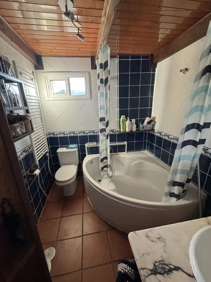 Detached homes for sale in Lugar la Mortera, 24, Parroquias Sur - La Manjoya Bathroom of Detached homes for sale in Oviedo with Balcony
