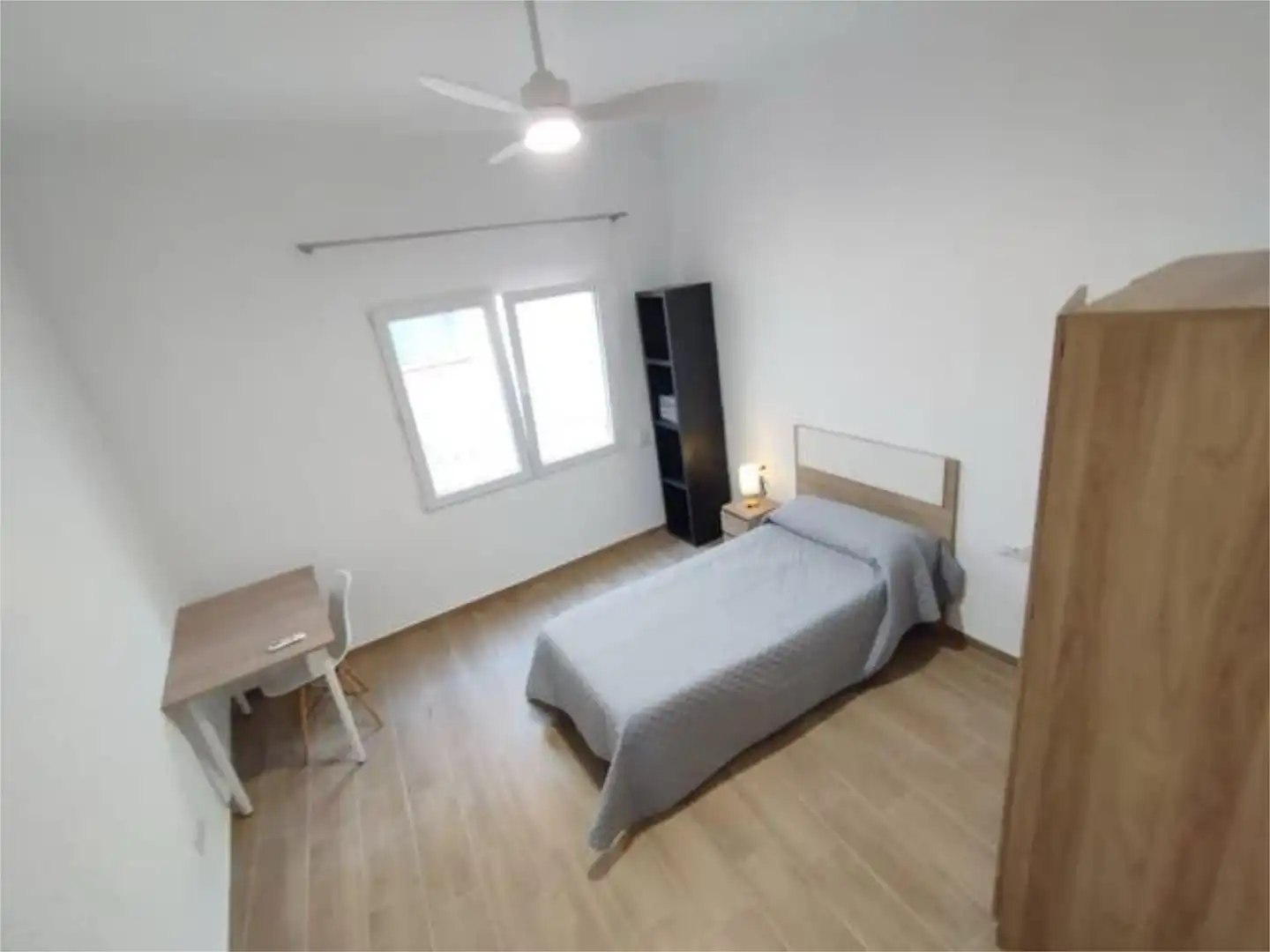 Piso de alquiler en Sants Patrons Habitación de Piso de alquiler en Alzira con Terraza y Amueblado