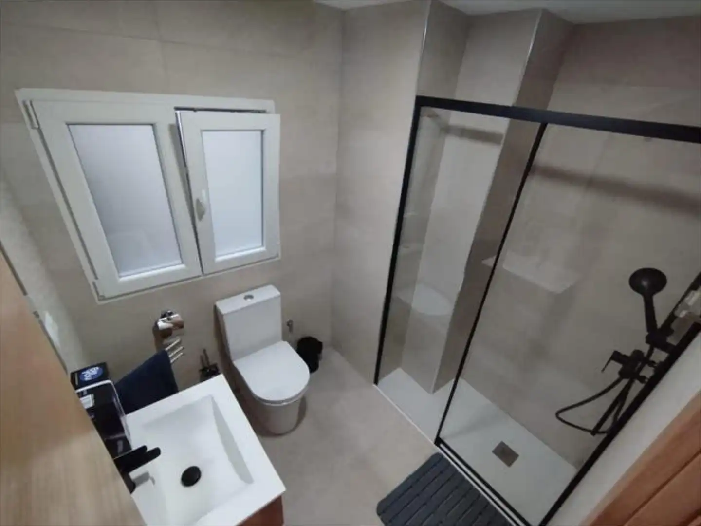 Piso de alquiler en Sants Patrons Baño de Piso de alquiler en Alzira con Terraza y Amueblado