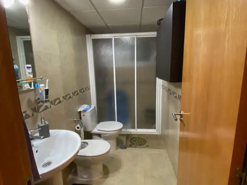 Flat for rent in Plaza Nuevo Zaidin, 1, Barrio de Zaidín Bathroom of Flat for rent in Granada with Air Conditioner, Heating and Parquet flooring