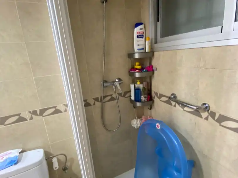 Flat for rent in Plaza Nuevo Zaidin, 1, Barrio de Zaidín Bathroom of Flat for rent in Granada with Air Conditioner, Heating and Parquet flooring