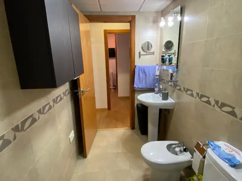 Flat for rent in Plaza Nuevo Zaidin, 1, Barrio de Zaidín Bathroom of Flat for rent in Granada with Air Conditioner, Heating and Parquet flooring