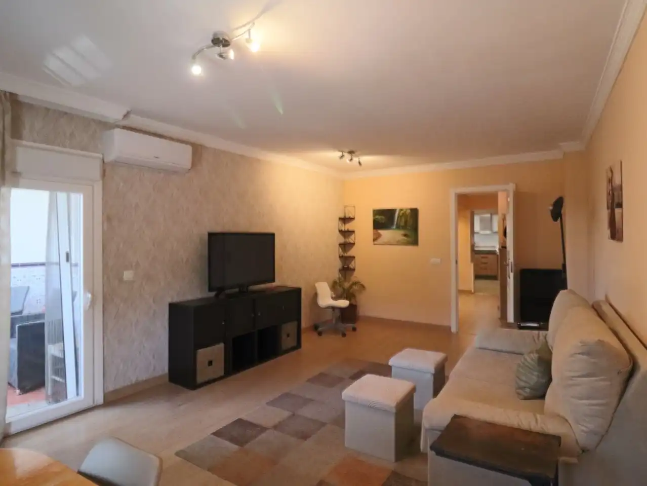 Flat for rent in Calle Doctor Cristóbal Ruiz Méndez, 27, Huerta Nueva Living room of Flat for rent in Estepona with Air Conditioner, Heating and Parquet flooring