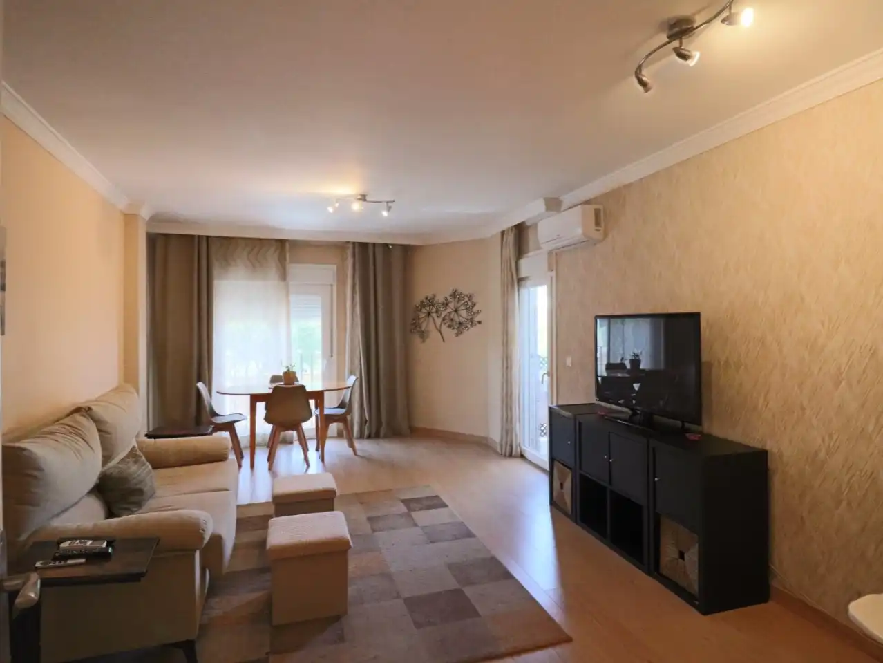 Flat for rent in Calle Doctor Cristóbal Ruiz Méndez, 27, Huerta Nueva Living room of Flat for rent in Estepona with Air Conditioner, Heating and Parquet flooring