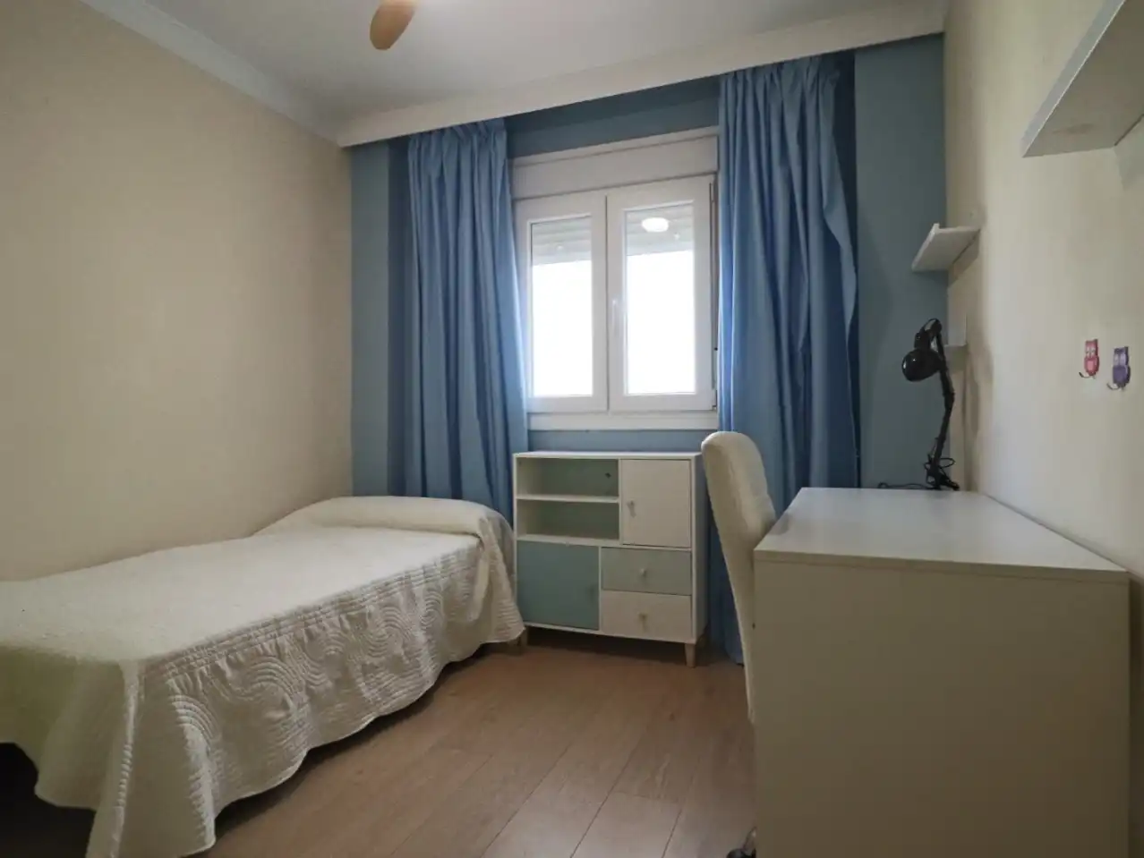 Flat for rent in Calle Doctor Cristóbal Ruiz Méndez, 27, Huerta Nueva Bedroom of Flat for rent in Estepona with Air Conditioner, Heating and Parquet flooring