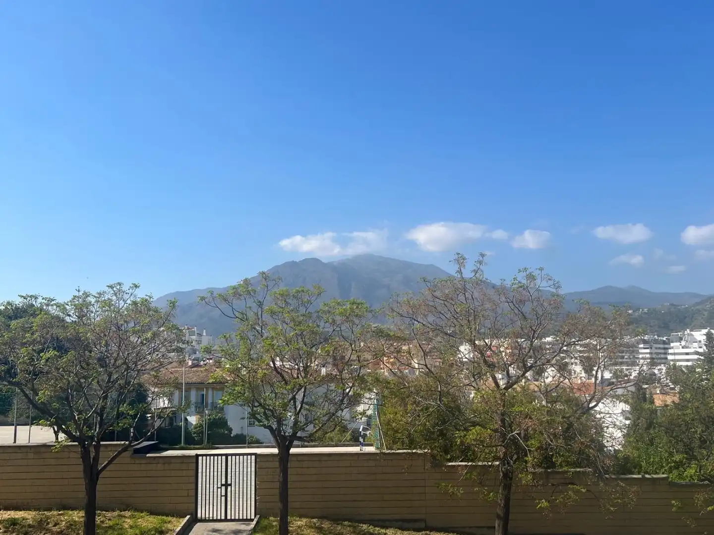 Flat for rent in Calle Doctor Cristóbal Ruiz Méndez, 27, Huerta Nueva Exterior view of Flat for rent in Estepona with Air Conditioner, Heating and Parquet flooring