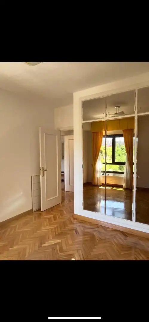 Flat for rent in Calle de Antonio López Aguado, 4, La Paz Bedroom of Flat for rent in Madrid with Heating, Private garden and Parquet flooring