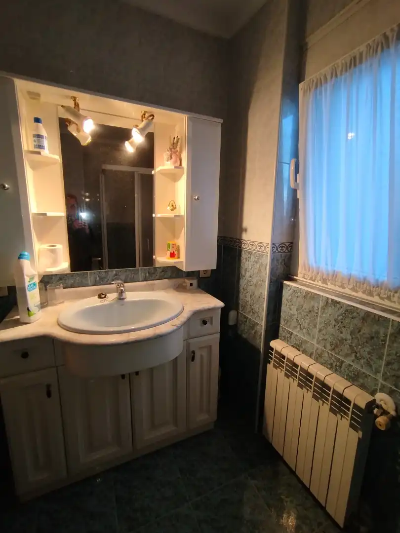 Flat for sale in Calle de la Reconquista, 18, Versalles Bathroom of Flat for sale in Avilés with Heating, Private garden and Furnished