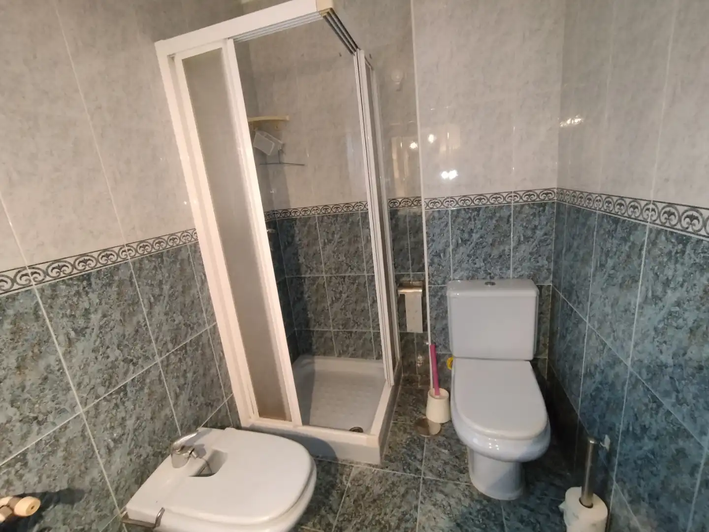 Flat for sale in Calle de la Reconquista, 18, Versalles Bathroom of Flat for sale in Avilés with Heating, Private garden and Furnished