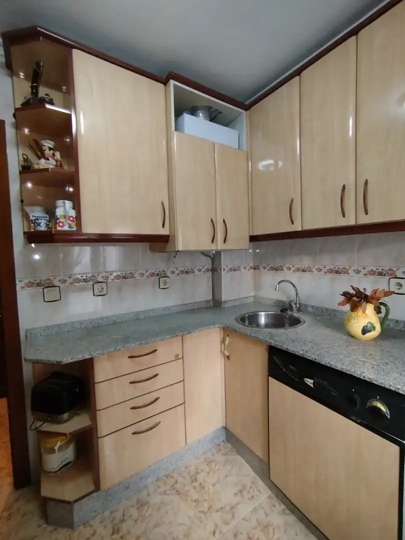 Flat for sale in Calle de la Reconquista, 18, Versalles Kitchen of Flat for sale in Avilés with Heating, Private garden and Furnished