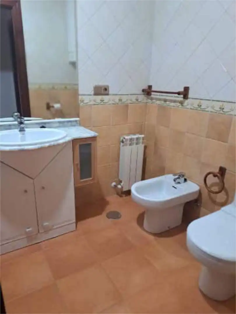 Flat for rent in Montevil Bathroom of Flat for rent in Gijón with Heating, Storage room and Pets allowed