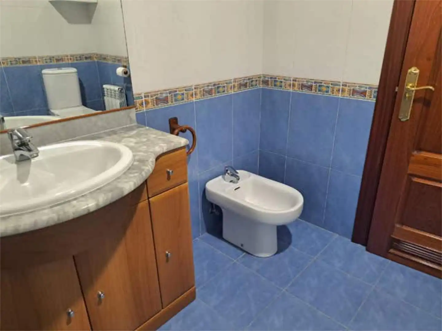 Flat for rent in Montevil Bathroom of Flat for rent in Gijón with Heating, Storage room and Pets allowed