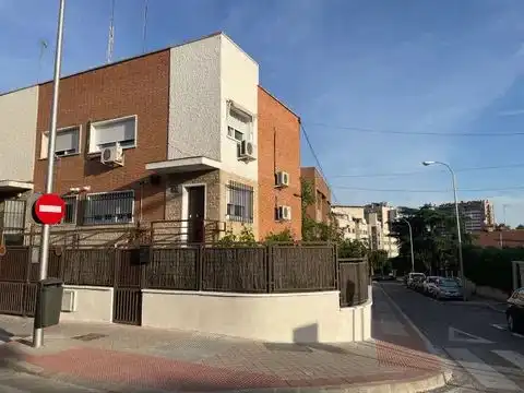 Houses for rent in Calle de Otero y Delage, 57, Peñagrande Exterior view of Houses for rent in Madrid with Air Conditioner, Heating and Private garden