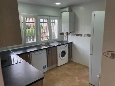Houses for rent in Calle de Otero y Delage, 57, Peñagrande Kitchen of Houses for rent in Madrid with Air Conditioner, Heating and Private garden
