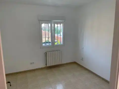 Houses for rent in Calle de Otero y Delage, 57, Peñagrande Bedroom of Houses for rent in Madrid with Air Conditioner, Heating and Private garden