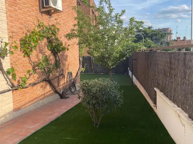 Houses for rent in Calle de Otero y Delage, 57, Peñagrande Garden of Houses for rent in Madrid with Air Conditioner, Heating and Private garden