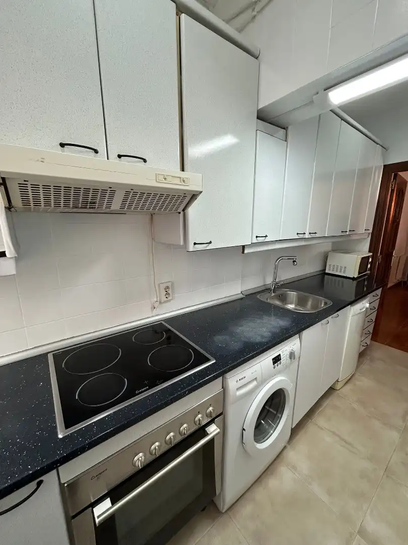 Habitación en Calle Torrelaguna, 21, Chorrillo Cocina de Piso para compartir en Alcalá de Henares con Aire acondicionado, Calefacción y Parquet