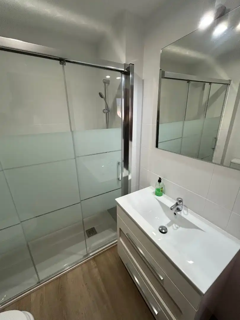 Habitación en Calle Torrelaguna, 21, Chorrillo Baño de Piso para compartir en Alcalá de Henares con Aire acondicionado, Calefacción y Parquet