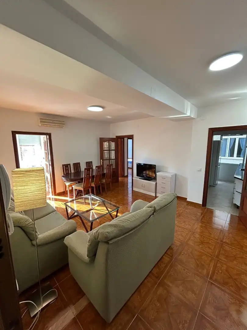 Habitación en Calle Torrelaguna, 21, Chorrillo Sala de estar de Piso para compartir en Alcalá de Henares con Aire acondicionado, Calefacción y Parquet