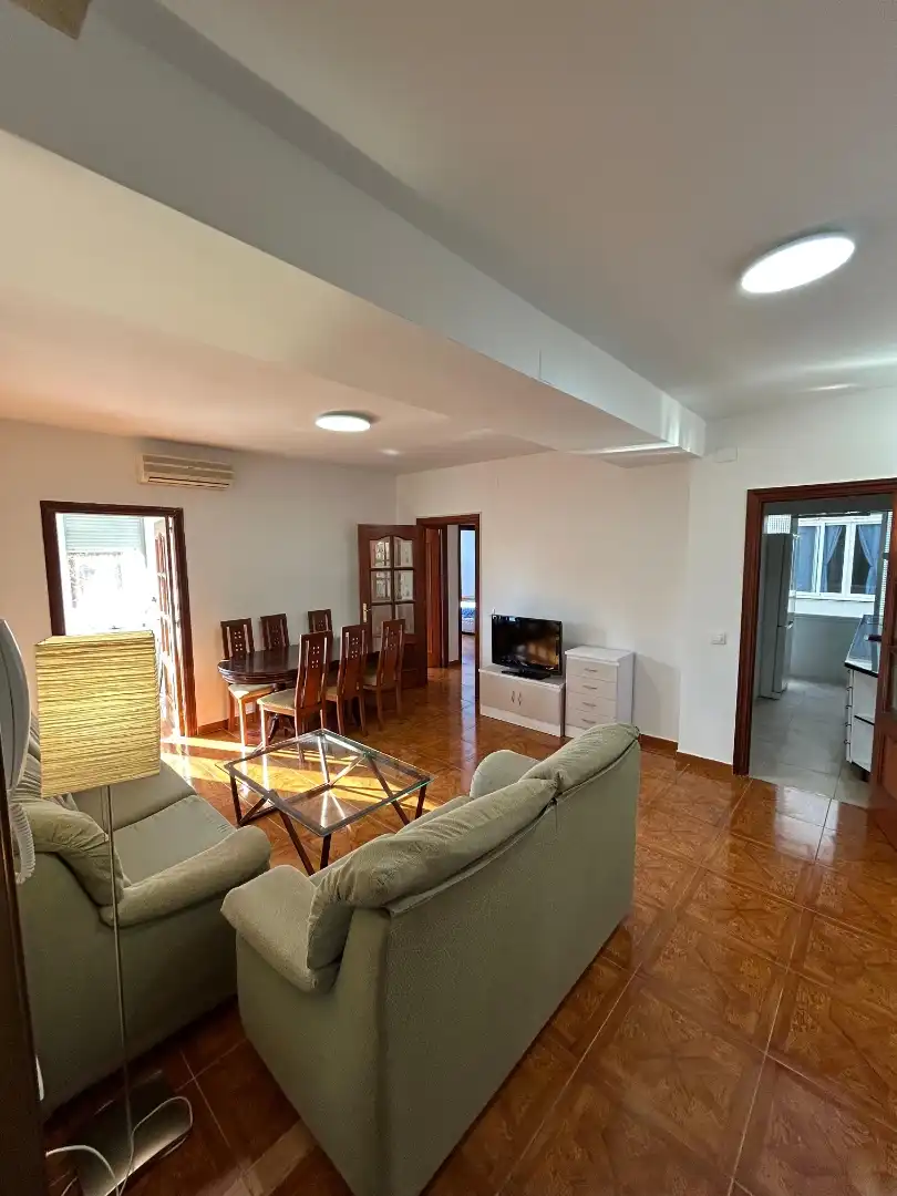 Habitación en Calle Torrelaguna, 21, Chorrillo Sala de estar de Piso para compartir en Alcalá de Henares con Aire acondicionado, Calefacción y Parquet