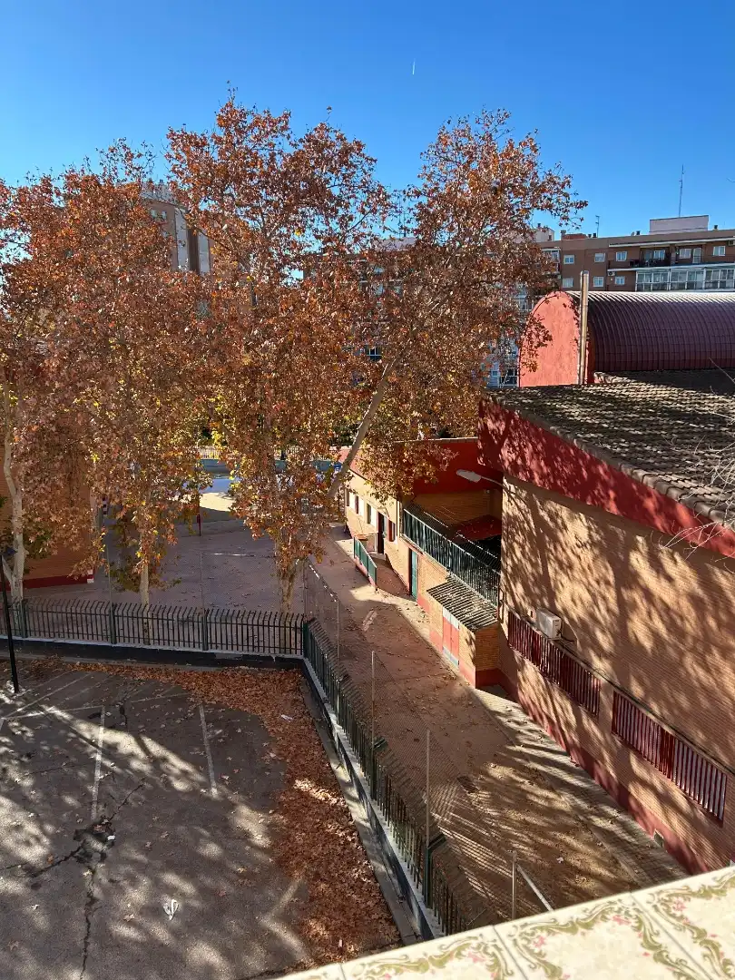 Habitación en Calle Torrelaguna, 21, Chorrillo Vista exterior de Piso para compartir en Alcalá de Henares con Aire acondicionado, Calefacción y Parquet
