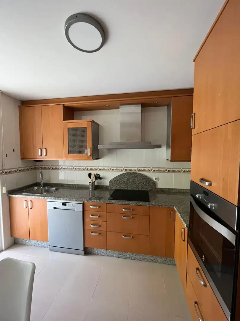 Flat for rent in Urbanización Monte Balado, 29, Brión Kitchen of Flat for rent in Brión with Heating, Private garden and Parquet flooring