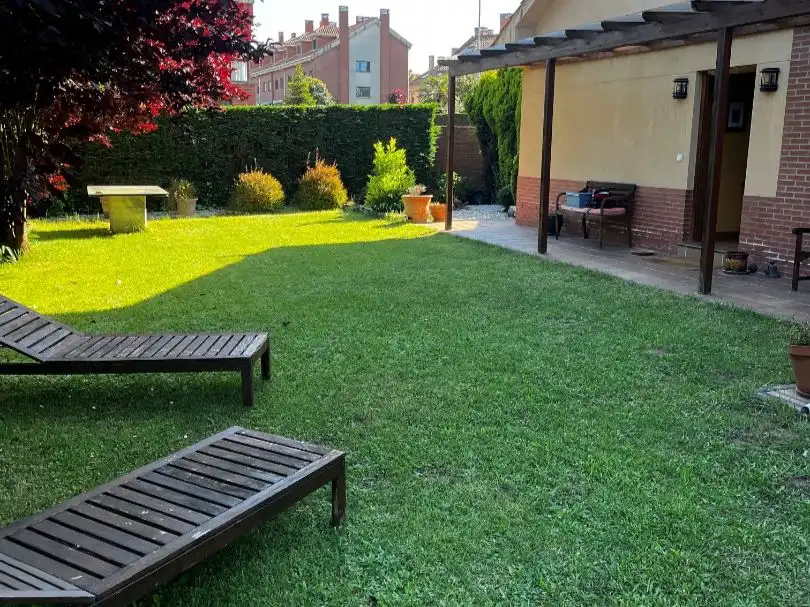 Casa o xalet en venda a Viella - Granda - Meres Terrassa de Casa o xalet en venda en Siero