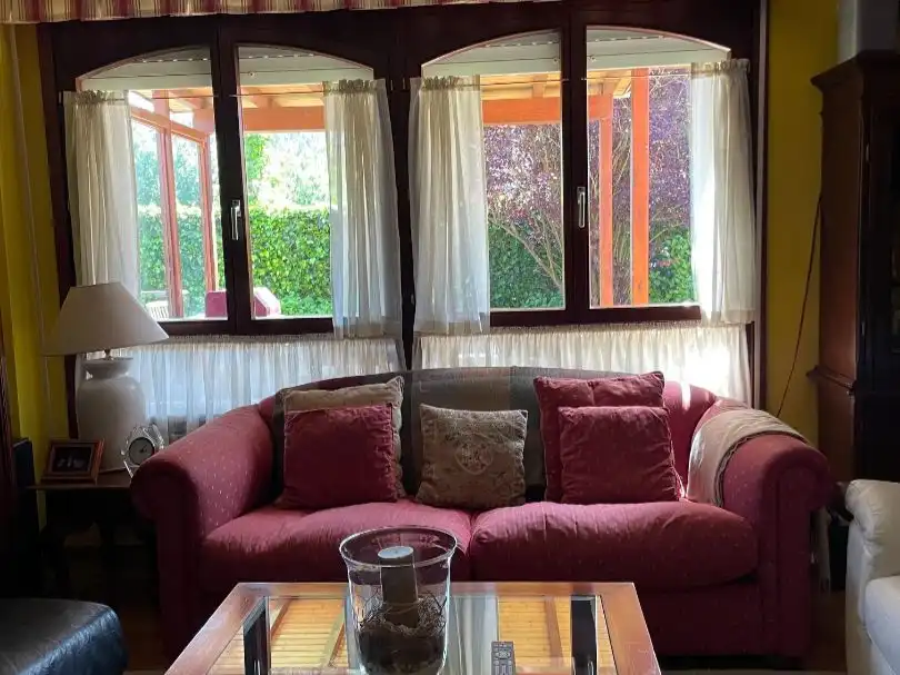 Casa o xalet en venda a Viella - Granda - Meres Sala d'estar de Casa o xalet en venda en Siero