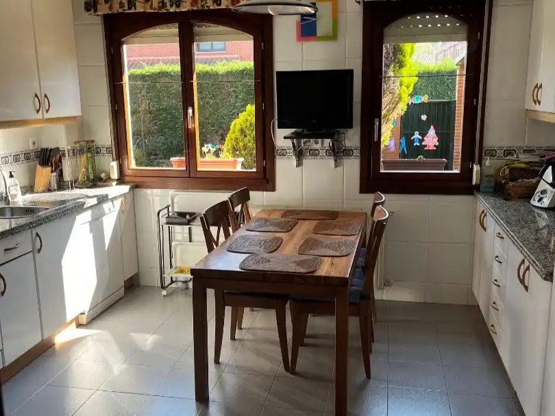 Casa o xalet en venda a Viella - Granda - Meres Menjador de Casa o xalet en venda en Siero
