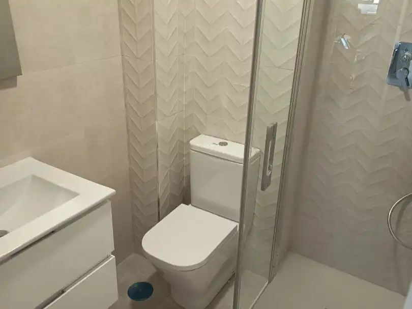 Flat for sale in Calle Danza Invisible, 4, El Bajondillo Bathroom of Flat for sale in Torremolinos with Private garden, Parquet flooring and Terrace