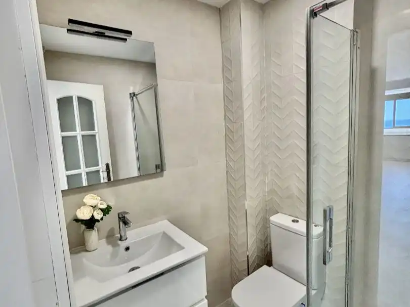 Flat for sale in Calle Danza Invisible, 4, El Bajondillo Bathroom of Flat for sale in Torremolinos with Private garden, Parquet flooring and Terrace