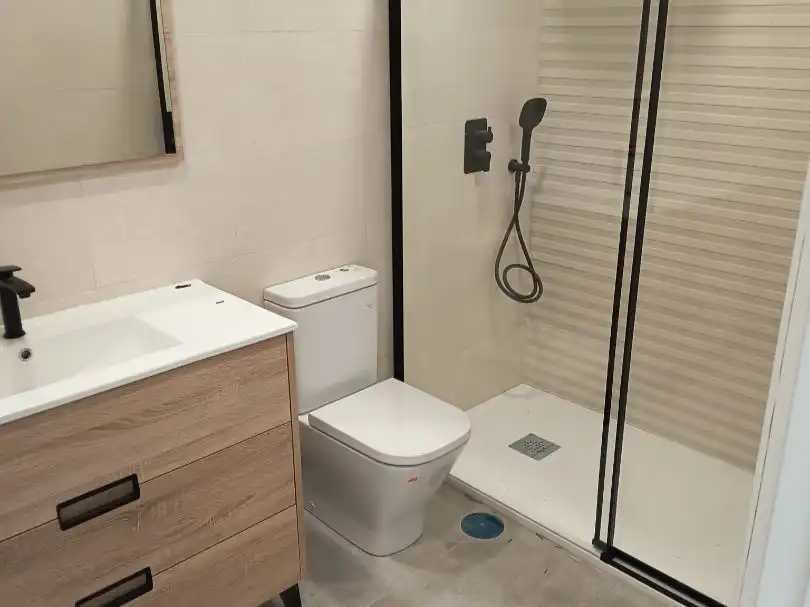 Flat for sale in Calle Danza Invisible, 4, El Bajondillo Bathroom of Flat for sale in Torremolinos with Private garden, Parquet flooring and Terrace
