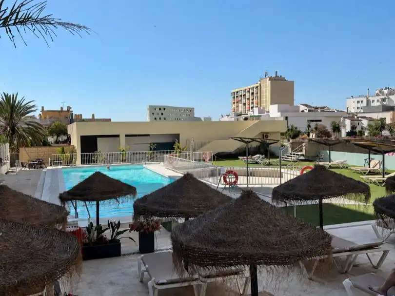 Flat for sale in Calle Danza Invisible, 4, El Bajondillo Swimming pool of Flat for sale in Torremolinos with Private garden, Parquet flooring and Terrace