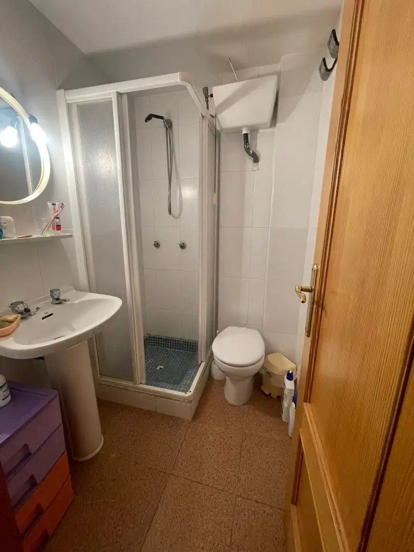 Room in Calle Almenillas, 4, Camino de Ronda Room in Calle Almenillas, 4, Camino de Ronda