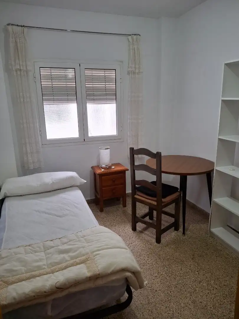Room in Calle Almenillas, 4, Camino de Ronda Room in Calle Almenillas, 4, Camino de Ronda