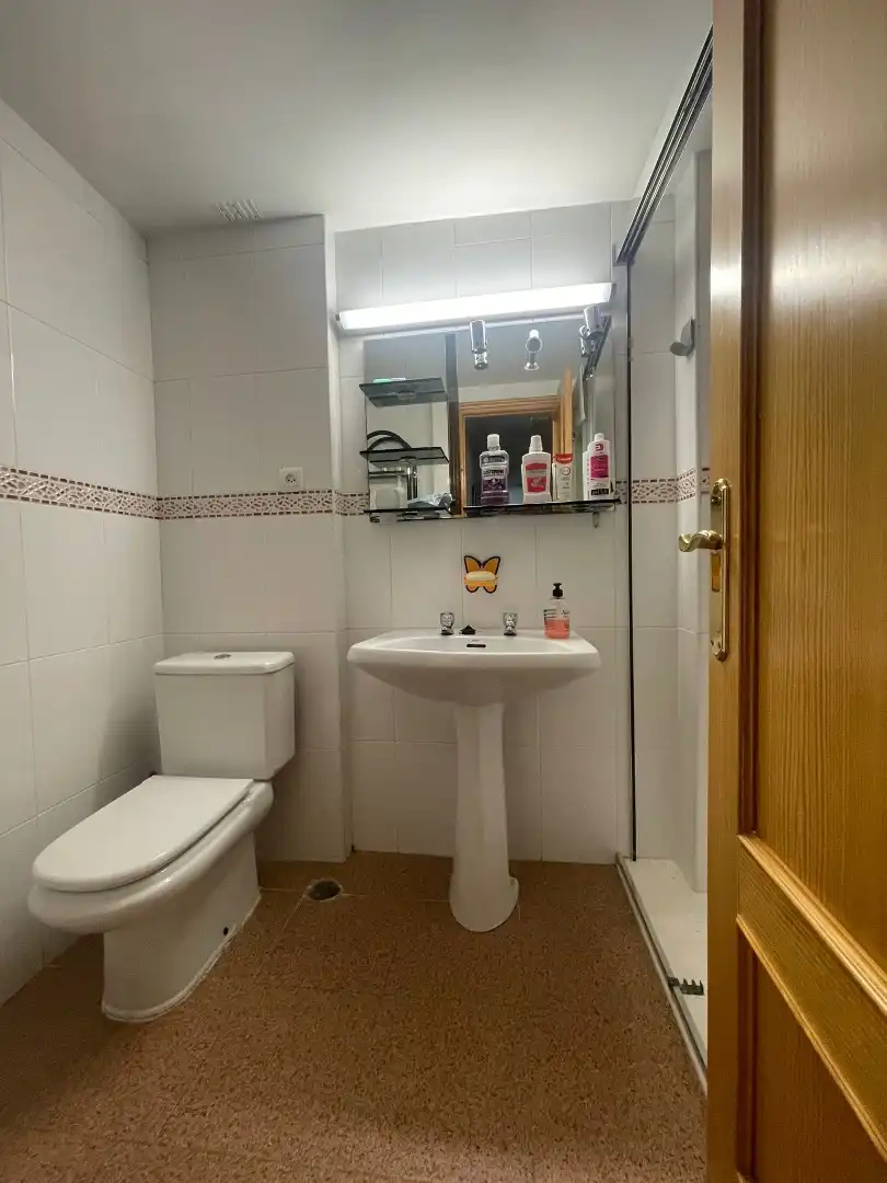 Room in Calle Almenillas, 4, Camino de Ronda Room in Calle Almenillas, 4, Camino de Ronda