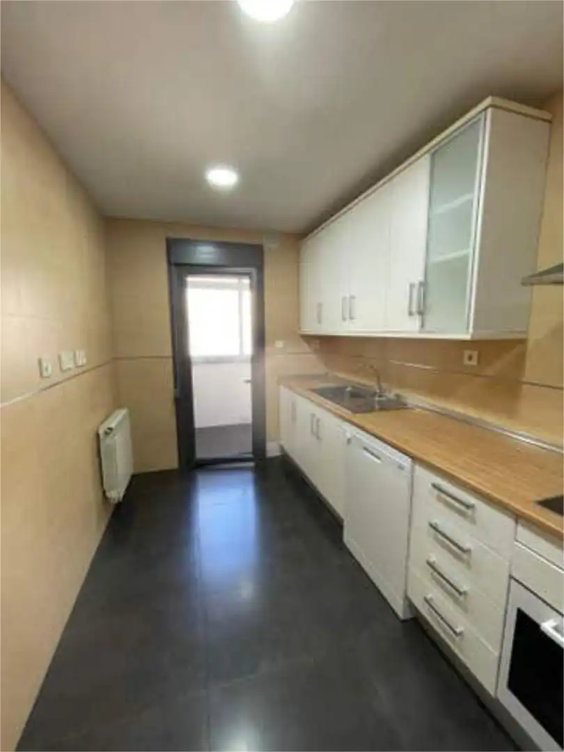 Piso de alquiler en Parque Lagos Cocina de Piso de alquiler en Granada con Calefacción, Jardín privado y Terraza