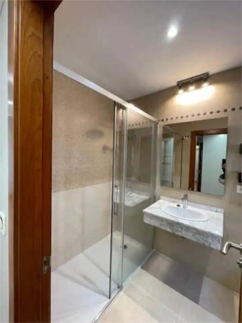 Piso de alquiler en Parque Lagos Baño de Piso de alquiler en Granada con Calefacción, Jardín privado y Terraza