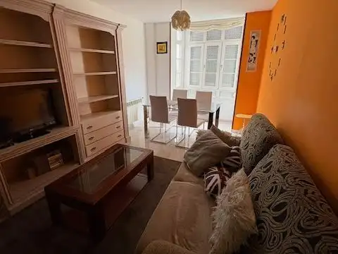 Piso en venta en Calzada de Sar, 2, Castiñeiriño - Cruceiro de Sar Sala de estar de Piso en venta en Santiago de Compostela con Calefacción, Trastero y Amueblado
