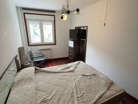 Piso en venta en Calzada de Sar, 2, Castiñeiriño - Cruceiro de Sar Habitación de Piso en venta en Santiago de Compostela con Calefacción, Trastero y Amueblado