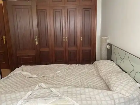 Piso en venta en Calzada de Sar, 2, Castiñeiriño - Cruceiro de Sar Habitación de Piso en venta en Santiago de Compostela con Calefacción, Trastero y Amueblado
