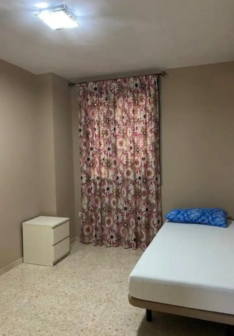 Bedroom of Flat for rent in Sevilla  with Air Conditioner, Heating and Furnished