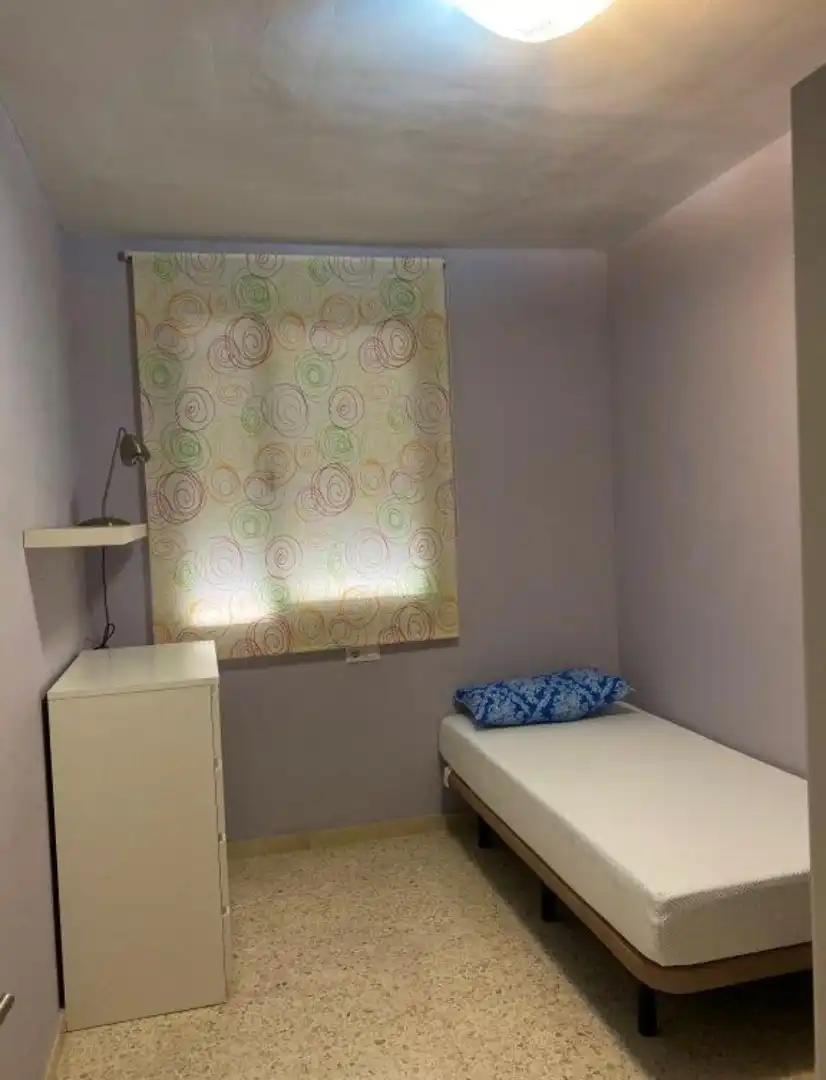 Bedroom of Flat for rent in Sevilla  with Air Conditioner, Heating and Furnished