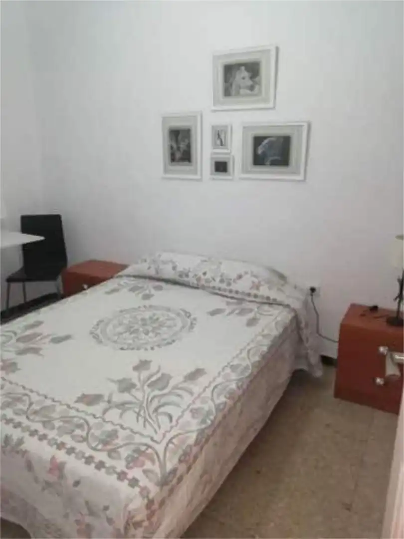 Pis de lloguer a Sector Sur - La Palmera - Reina Mercedes Dormitori de Pis de lloguer en Sevilla amb Moblat
