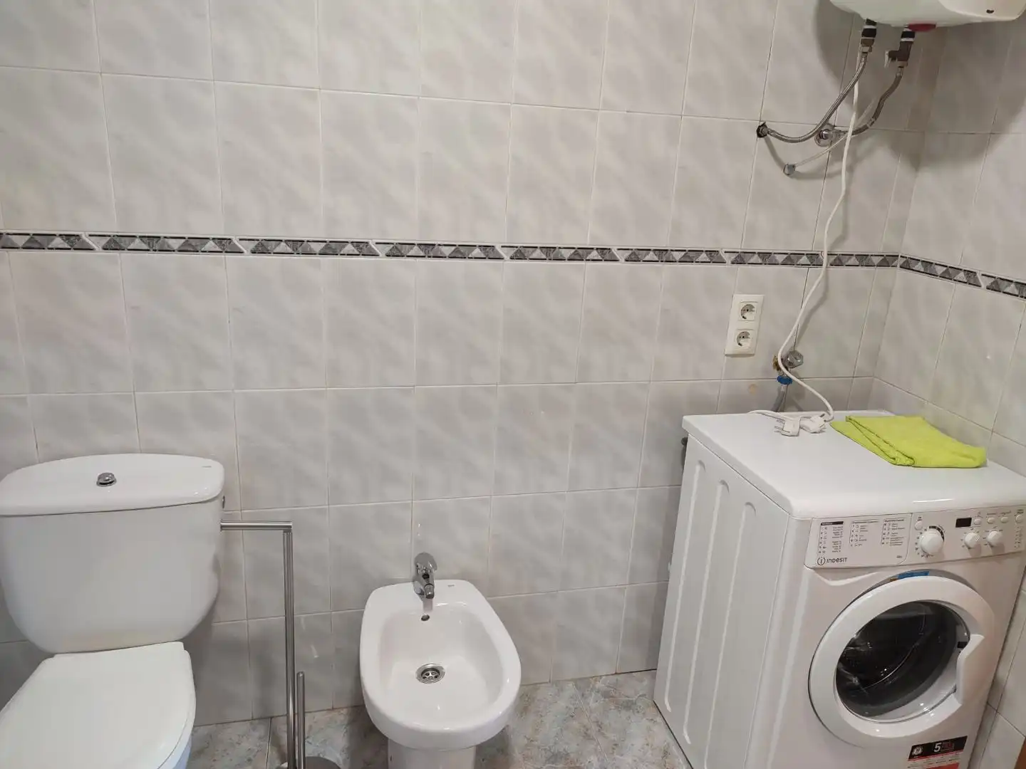 Flat for rent in Rúa da Rabadeira, 62, Cabral - Candeán Bathroom of Flat for rent in Vigo with Storage room and Community parking