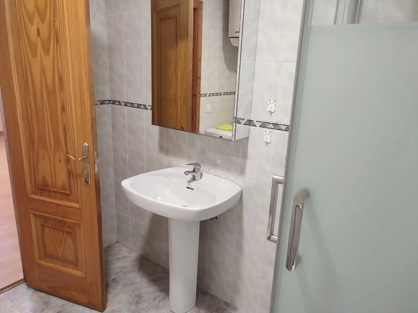 Flat for rent in Rúa da Rabadeira, 62, Cabral - Candeán Bathroom of Flat for rent in Vigo with Storage room and Community parking