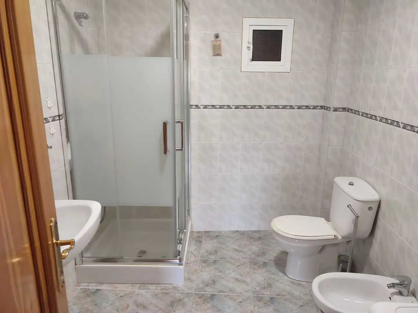 Flat for rent in Rúa da Rabadeira, 62, Cabral - Candeán Bathroom of Flat for rent in Vigo with Storage room and Community parking